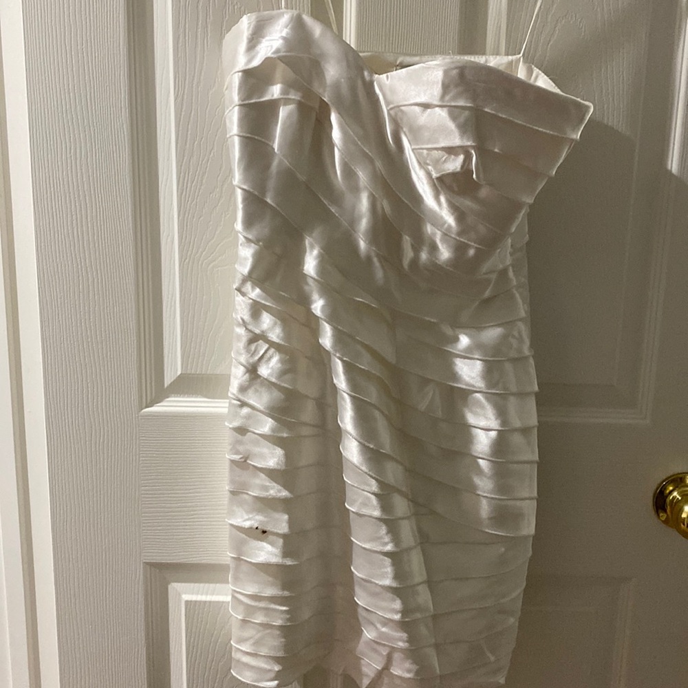Maxandcleo. Women’s strapless white dress. Size:2